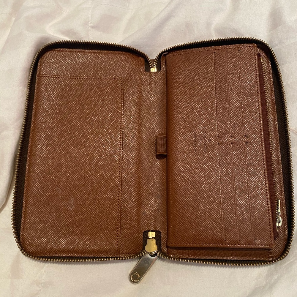 Zip Up Wallet - Picture 6 of 9
